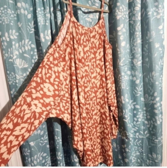 🍁🍂Boutique 1x leapord open shoulder sweater - Picture 2 of 4